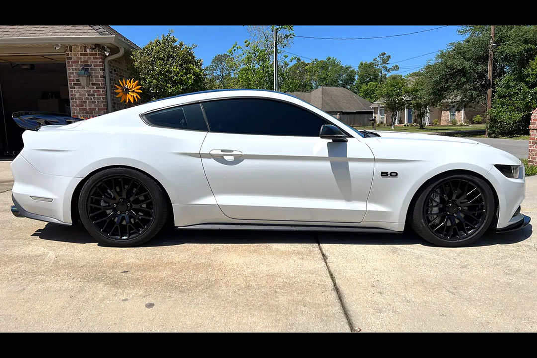 5th Image of a 2016 FORD MUSTANG GT