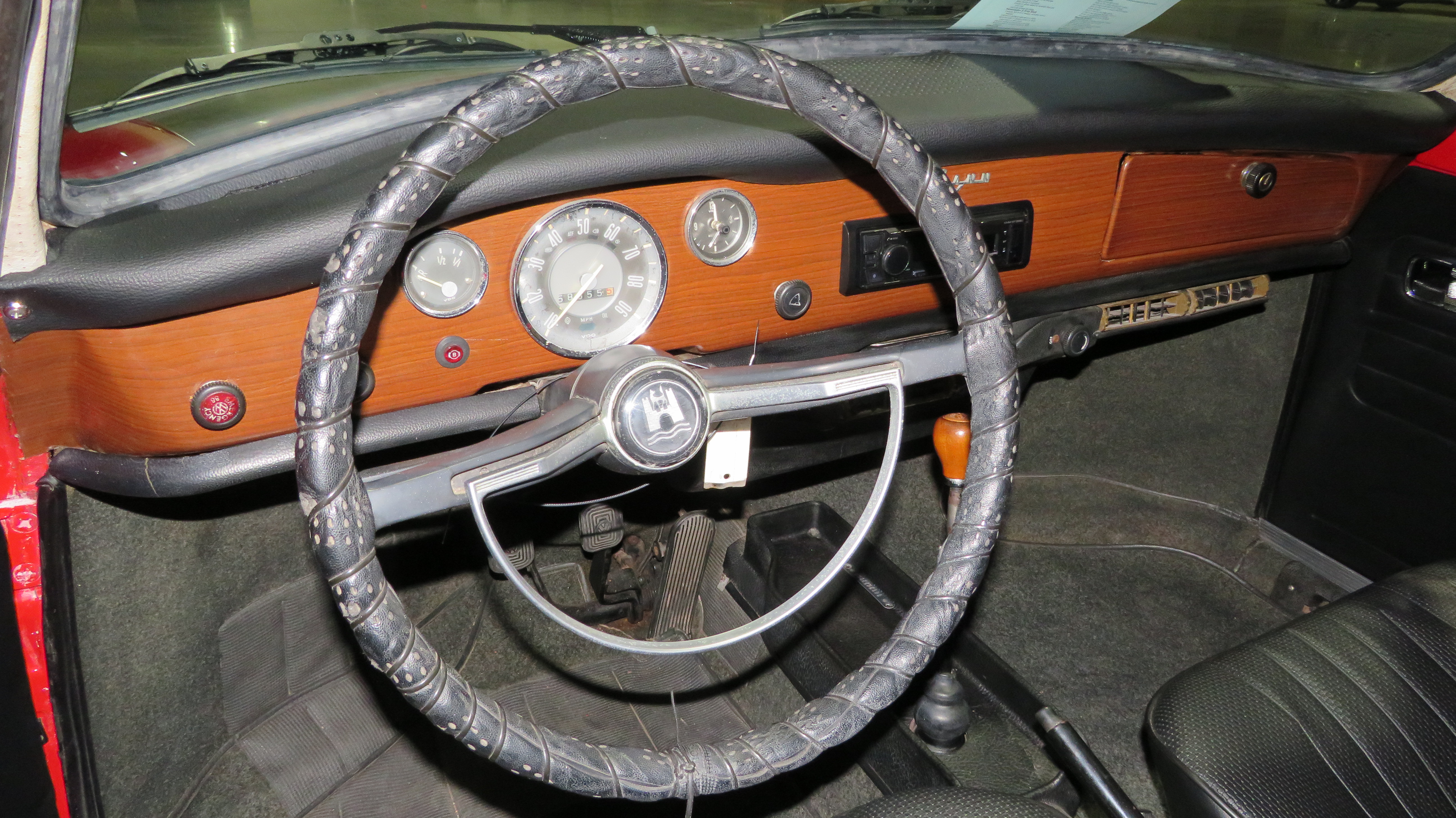 3rd Image of a 1971 VOLKSWAGEN KARMANN GHIA