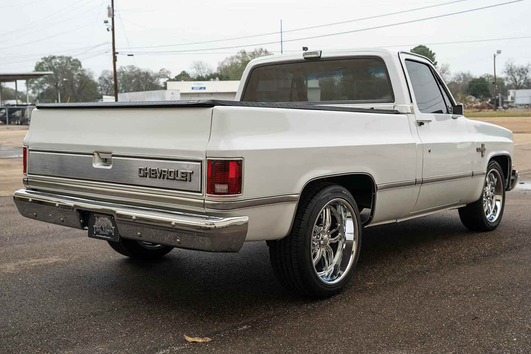 3rd Image of a 1982 CHEVROLET C10