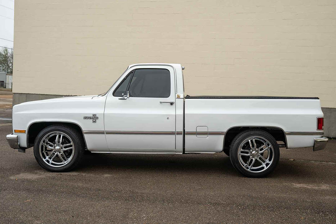 4th Image of a 1982 CHEVROLET C10