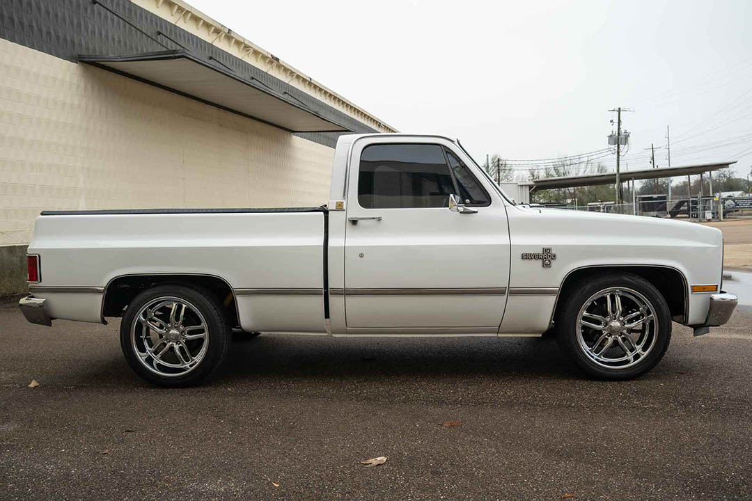 5th Image of a 1982 CHEVROLET C10