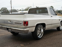 Image 4 of 29 of a 1982 CHEVROLET C10