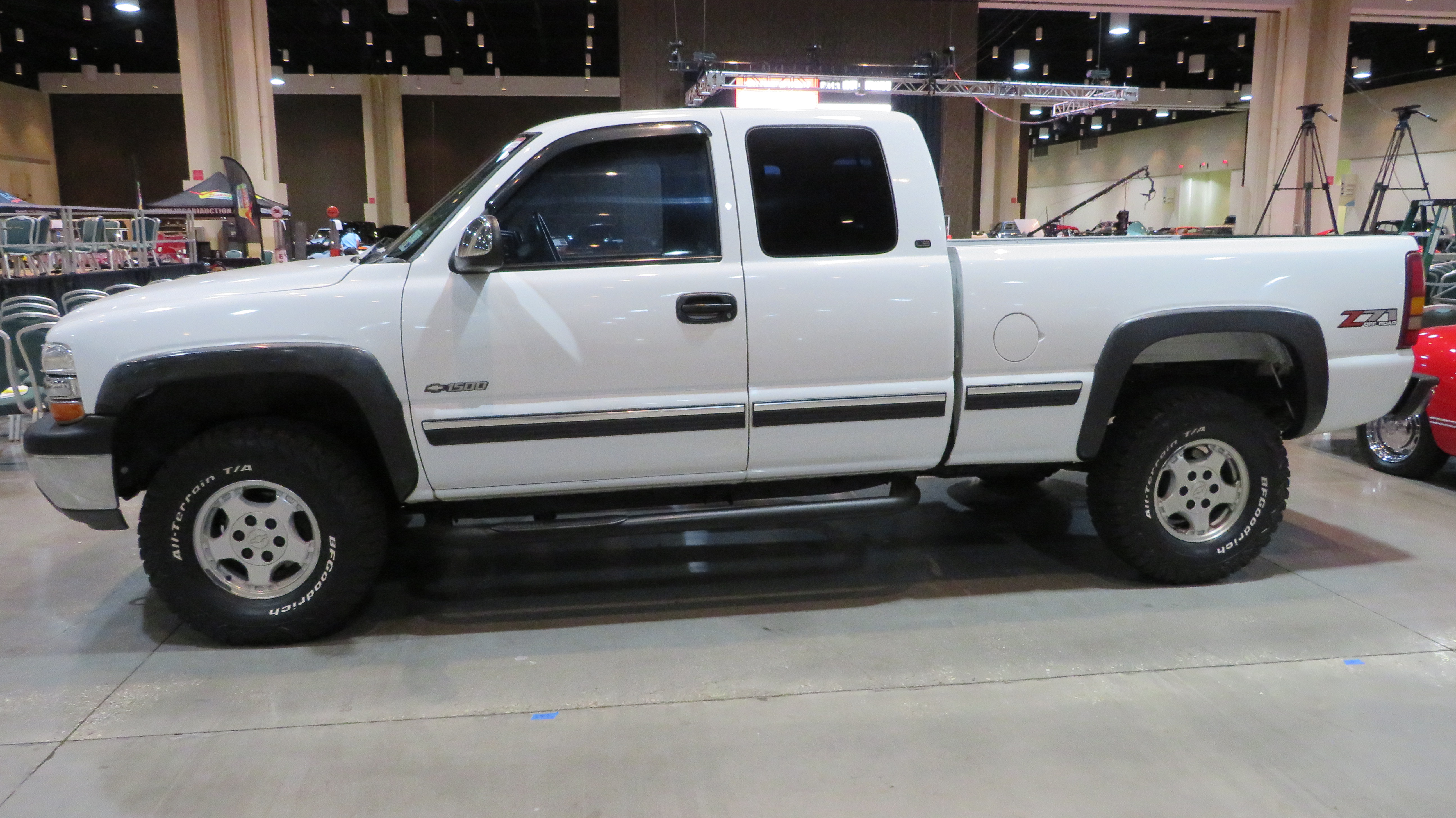 2nd Image of a 2000 CHEVROLET SILVERADO 1500 LS Z71