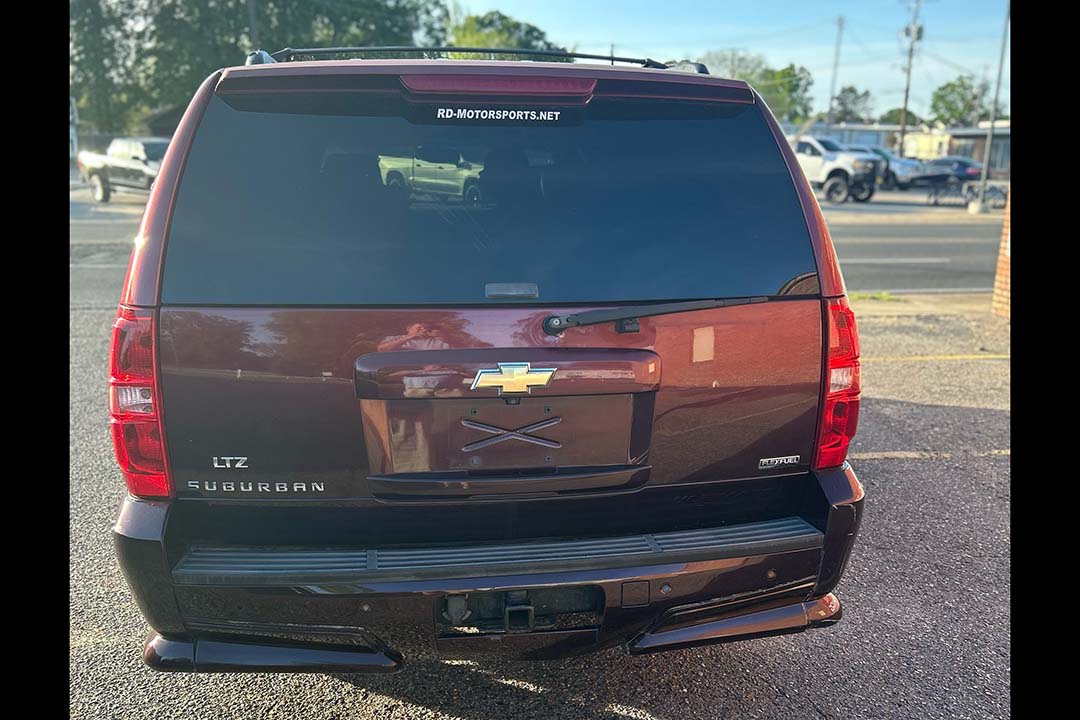 2nd Image of a 2008 CHEVROLET SUBURBAN K1500 LT