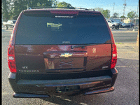 Image 3 of 4 of a 2008 CHEVROLET SUBURBAN K1500 LT