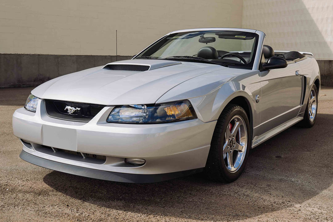 4th Image of a 2004 FORD MUSTANG