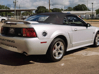 Image 4 of 36 of a 2004 FORD MUSTANG