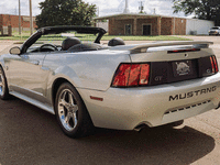 Image 7 of 36 of a 2004 FORD MUSTANG