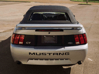 Image 12 of 36 of a 2004 FORD MUSTANG