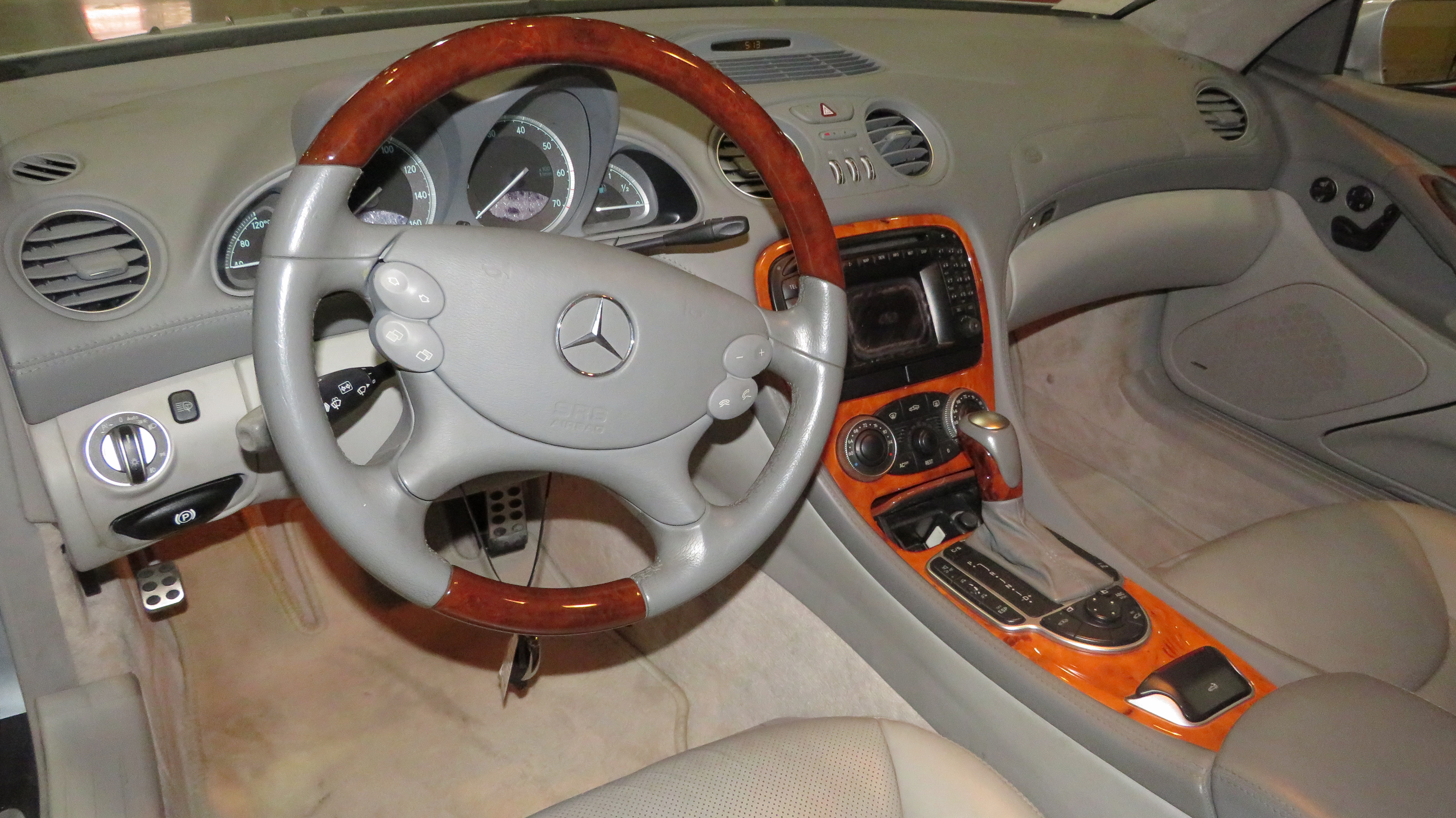 4th Image of a 2004 MERCEDES-BENZ SL-CLASS SL600