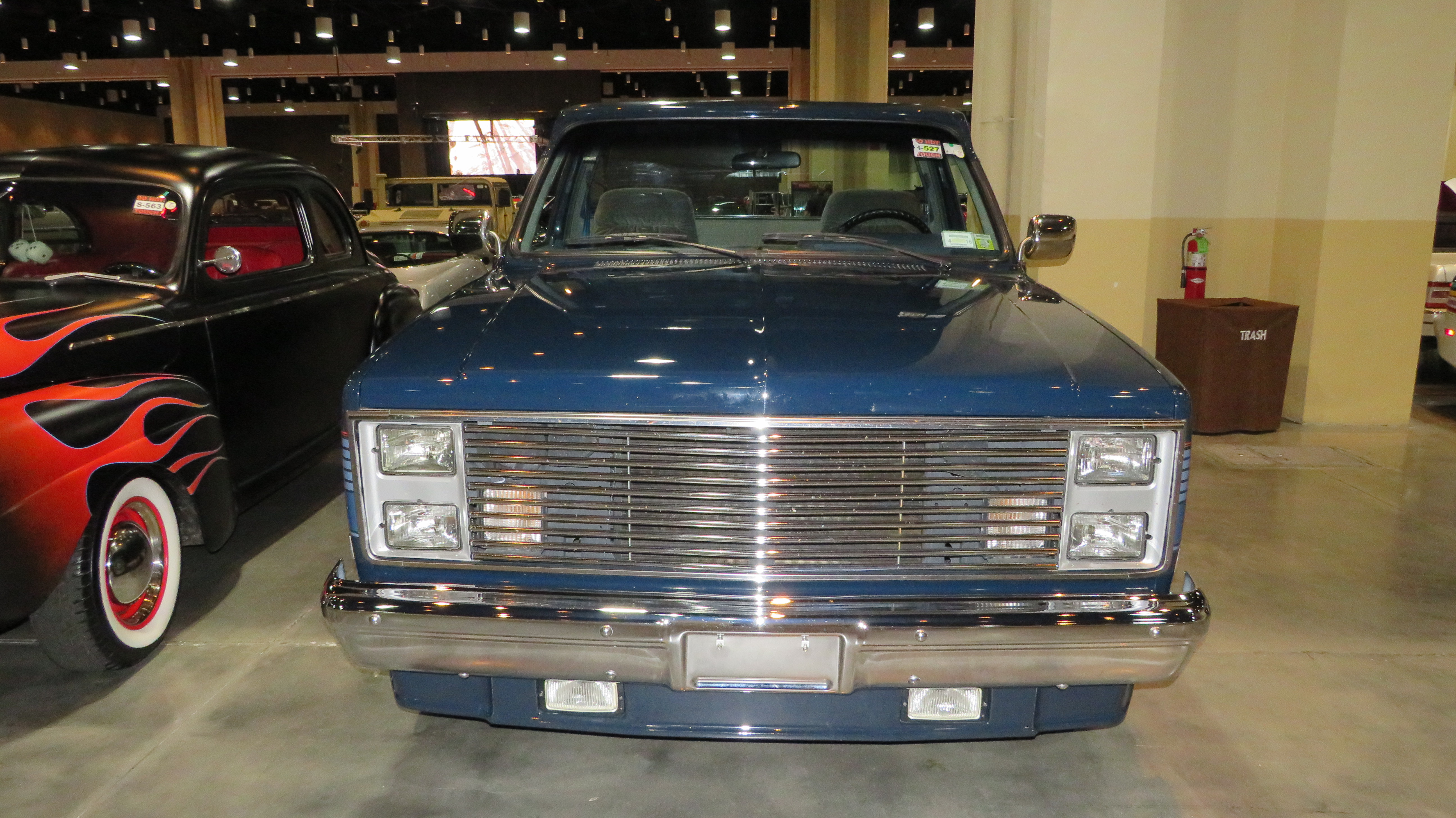 2nd Image of a 1987 CHEVROLET C10