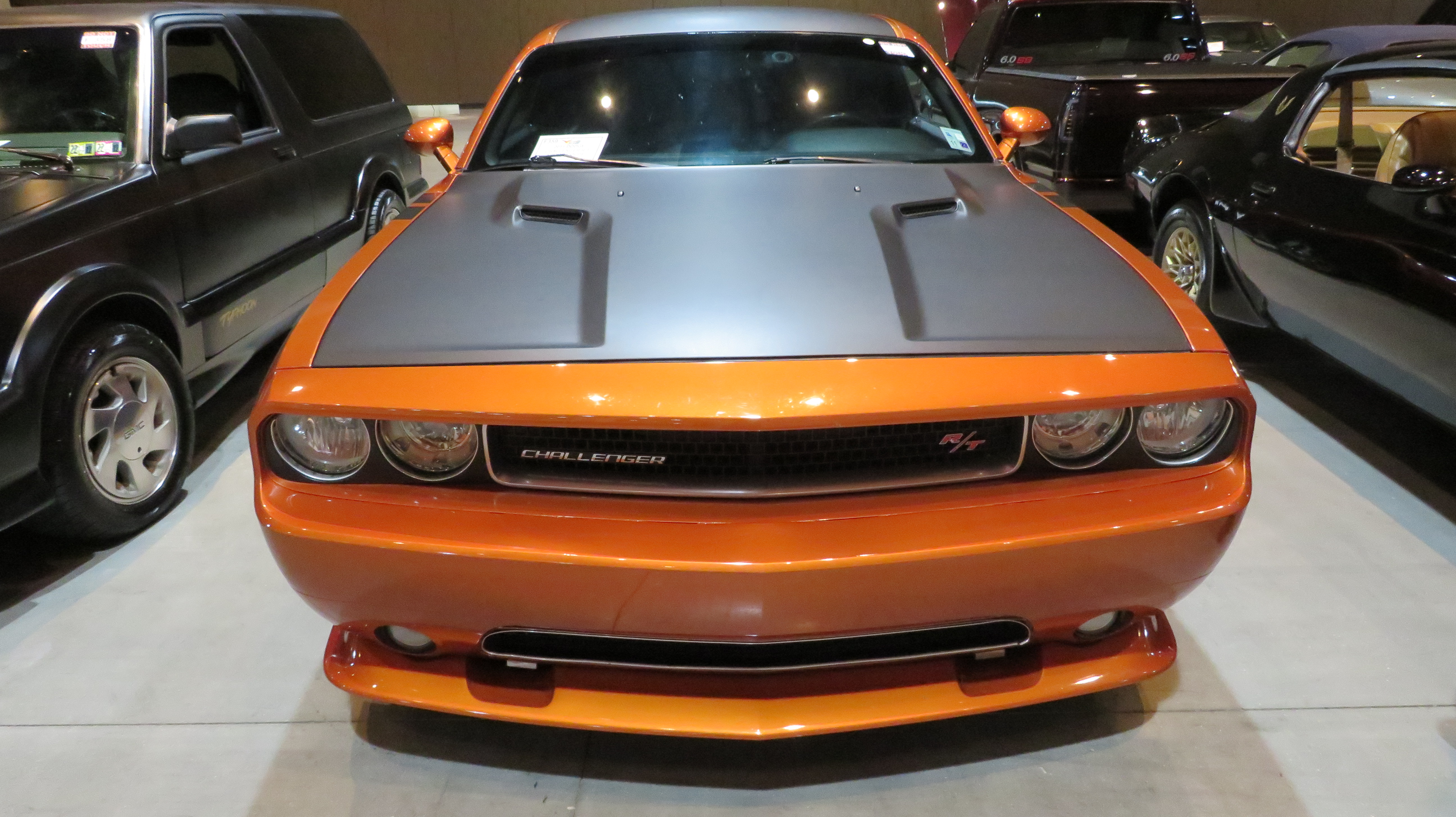 2nd Image of a 2011 DODGE CHALLENGER R/T