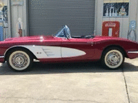 Image 5 of 9 of a 1960 CHEVROLET CORVETTE