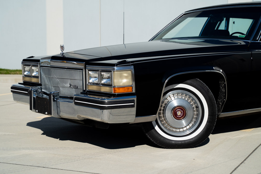 2nd Image of a 1983 CADILLAC FLEETWOOD LIMOUSINE FORMAL