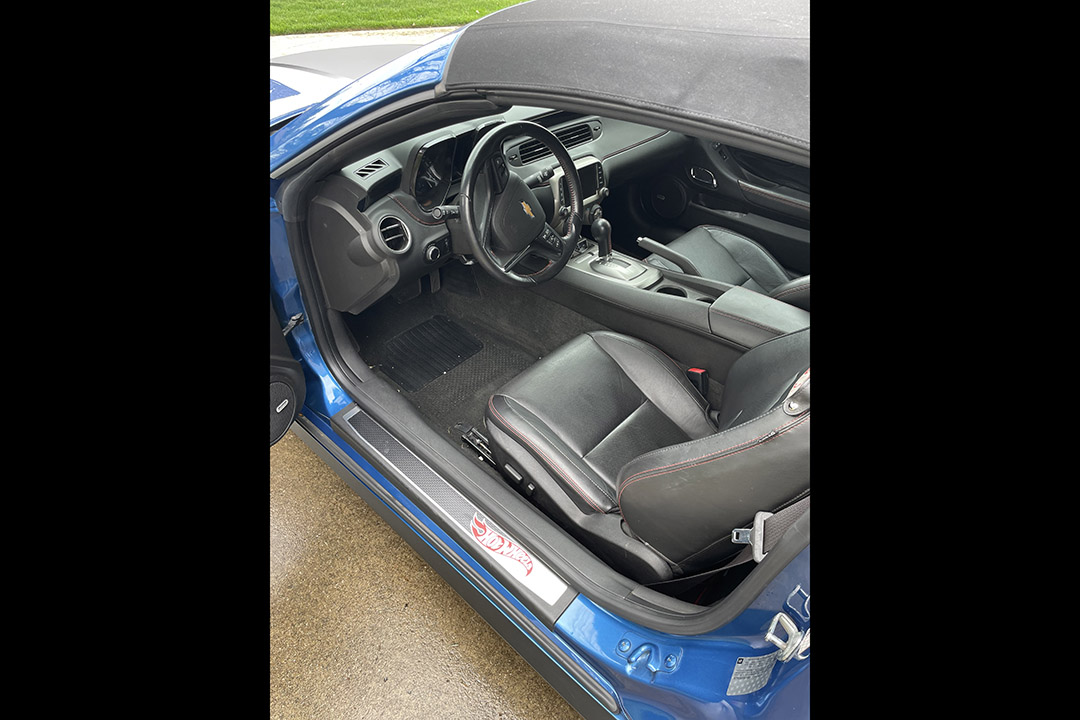 4th Image of a 2013 CHEVROLET CAMARO 2SS