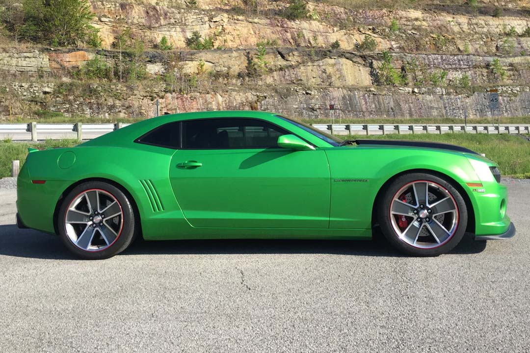2nd Image of a 2011 CHEVROLET CAMARO 2SS