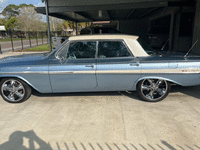 Image 2 of 9 of a 1961 CHEVROLET IMPALA