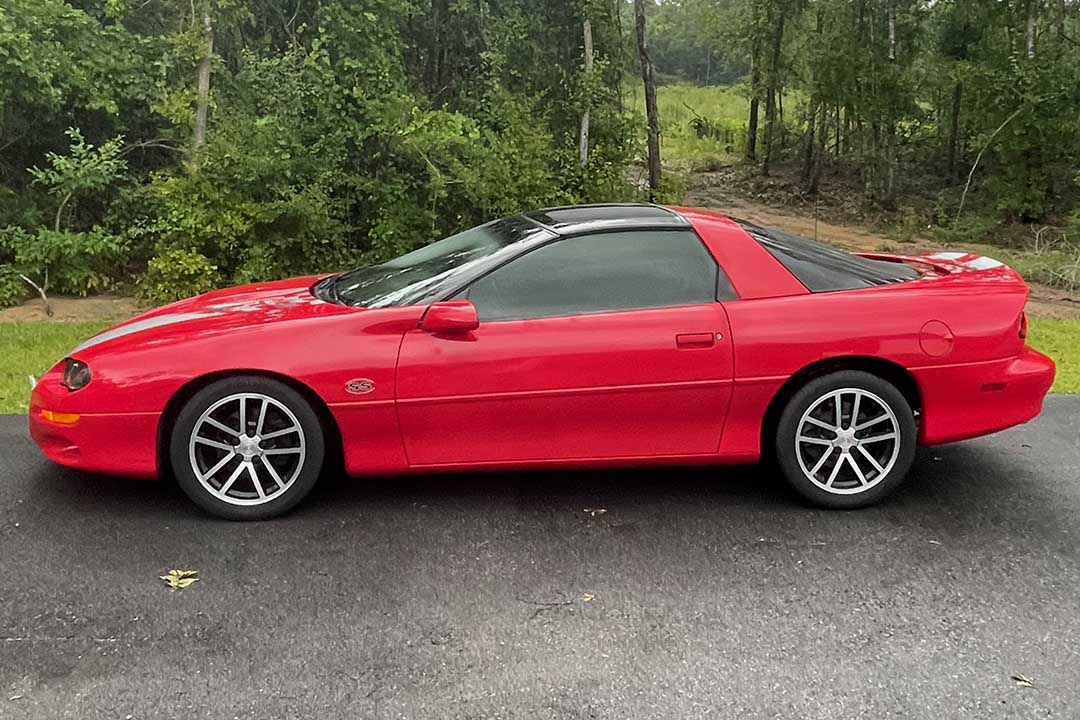 3rd Image of a 2002 CHEVROLET CAMARO SS