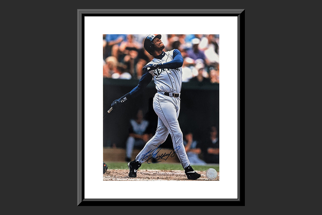 0th Image of a N/A KEN GRIFFEY JR SIGNED PHOTO- GFA AUTHENTICATED