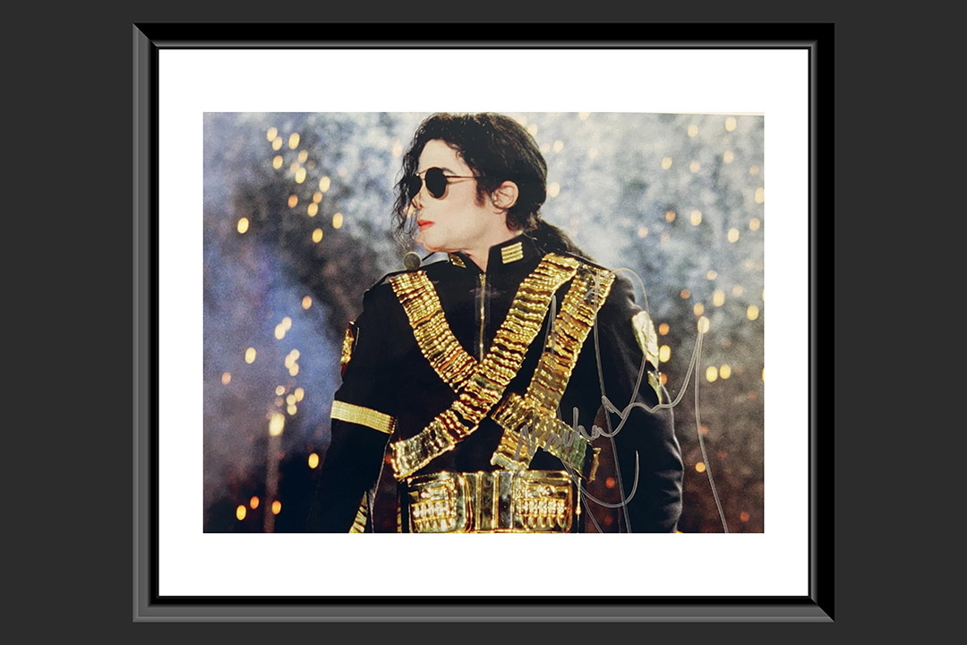0th Image of a N/A MICHAEL JACKSON SIGNED PHOTO