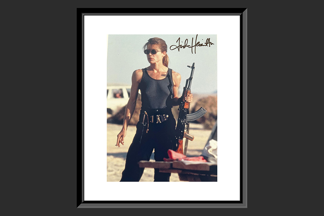 0th Image of a N/A THE TERMINATOR LINDA HAMILTON SIGNED MOVIE PHOTO