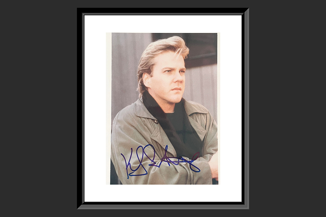 0th Image of a N/A KIEFER SUTHERLAND SIGNED PHOTO