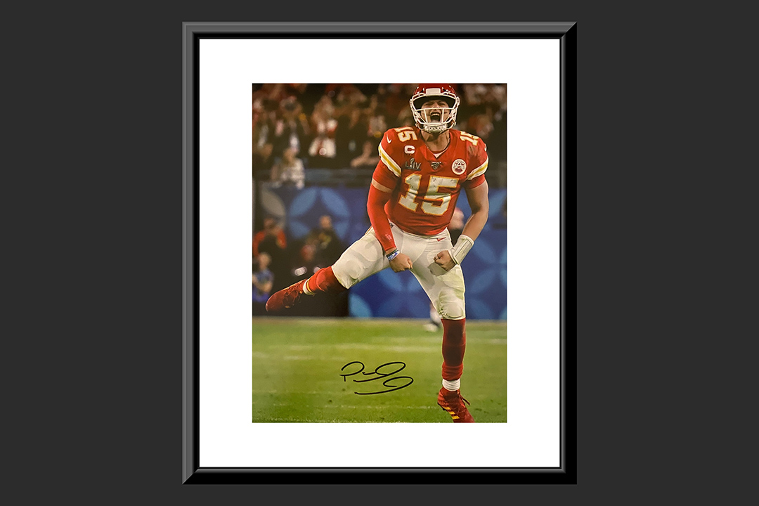 0th Image of a N/A KANSAS CITY CHIEFS PATRICK MAHOMES SIGNED PHOTO