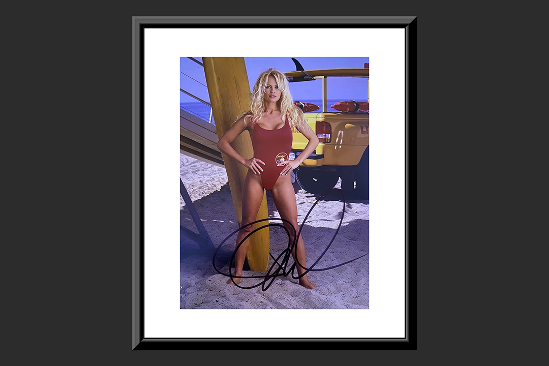 0th Image of a N/A BAYWATCH PAMELA ANDERSON SIGNED PHOTO