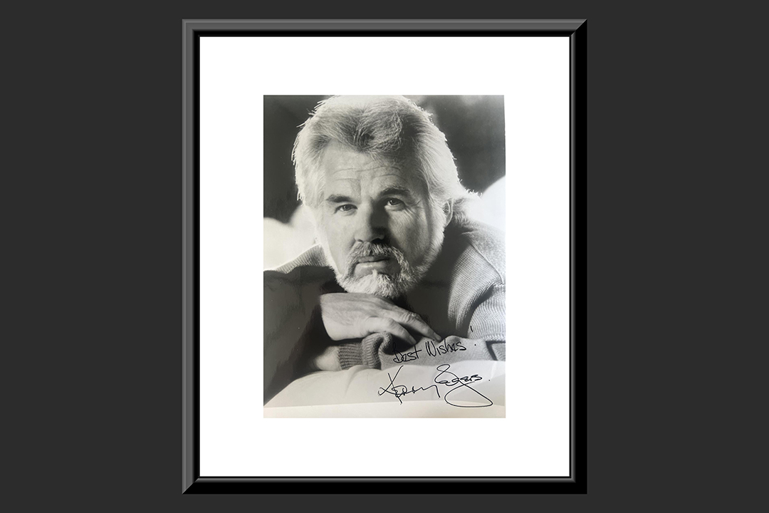 0th Image of a N/A COUNTRY SINGER KENNY ROGERS SIGNED