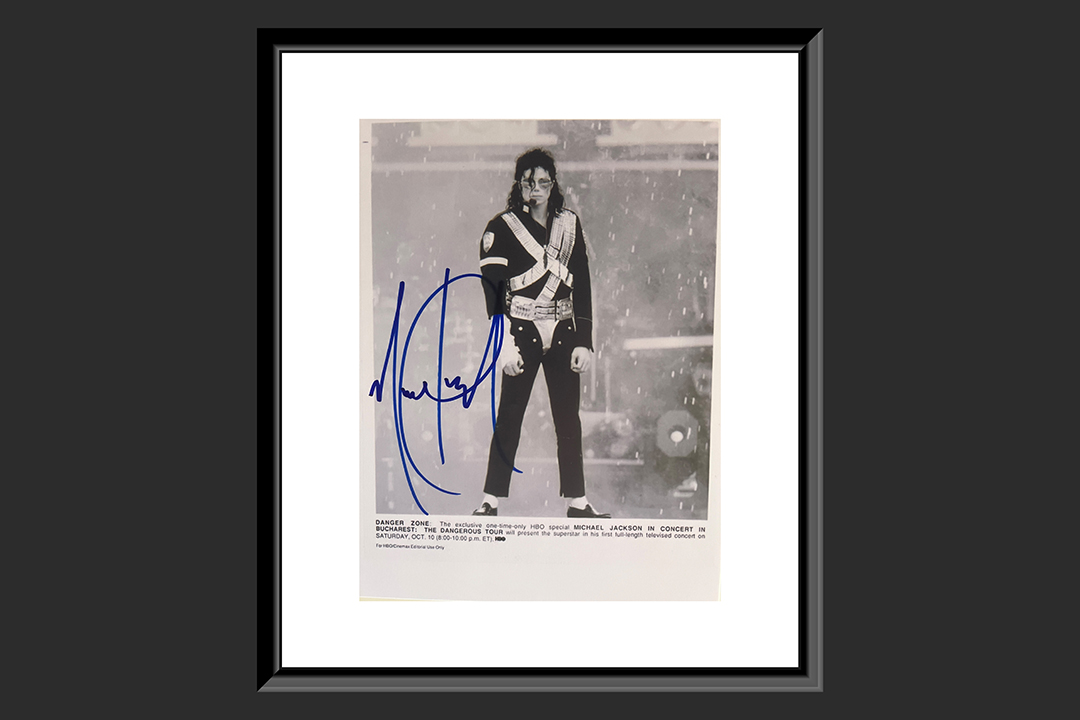 0th Image of a N/A MICHAEL JACKSON SIGNED PHOTO