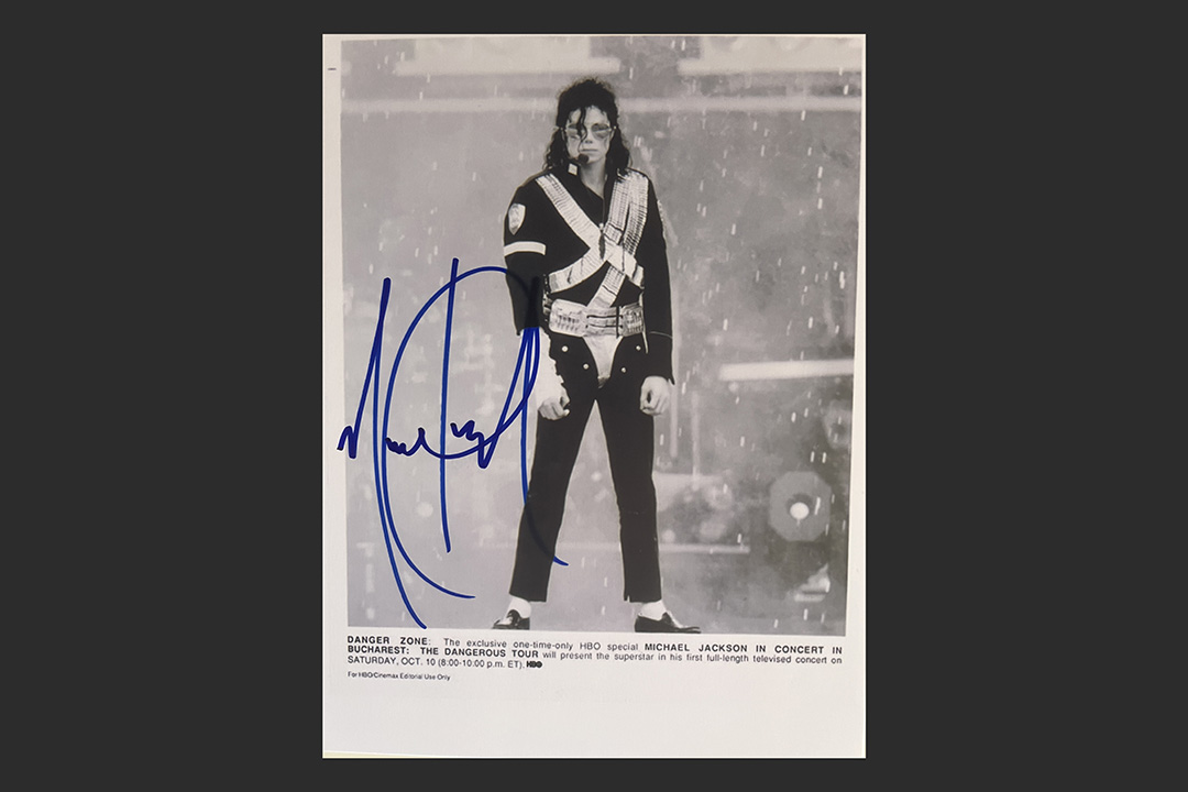 1st Image of a N/A MICHAEL JACKSON SIGNED PHOTO