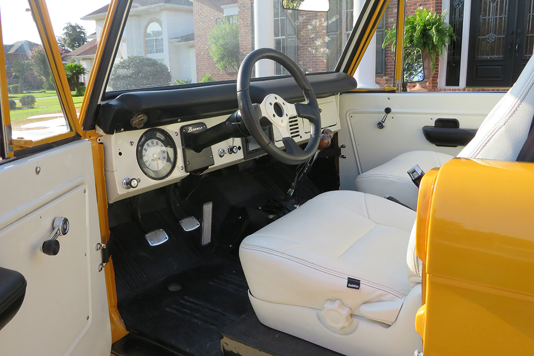 23rd Image of a 1969 FORD BRONCO 4X4