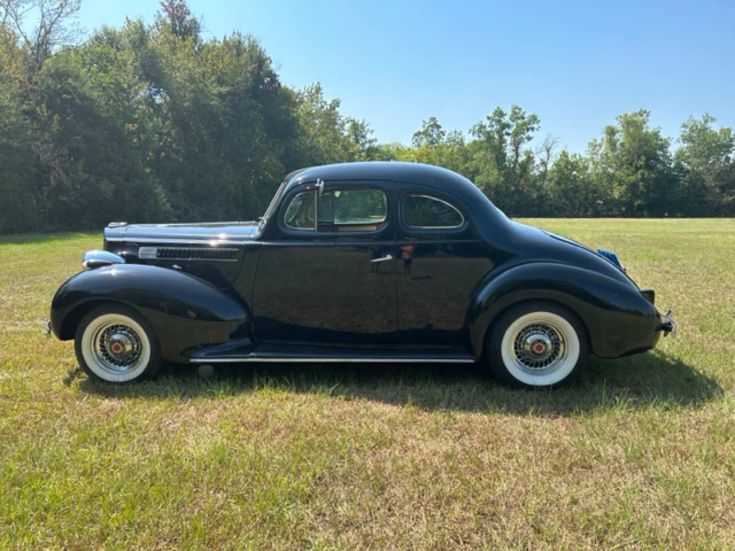 2nd Image of a 1939 PACKARD BUSN MAN