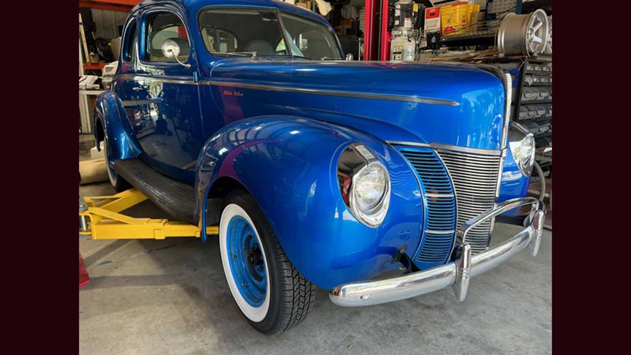 2nd Image of a 1940 FORD DELUXE