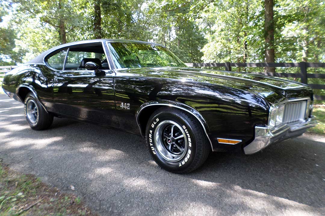 2nd Image of a 1970 OLDSMOBILE 442