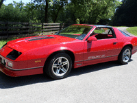 Image 4 of 21 of a 1987 CHEVROLET CAMARO