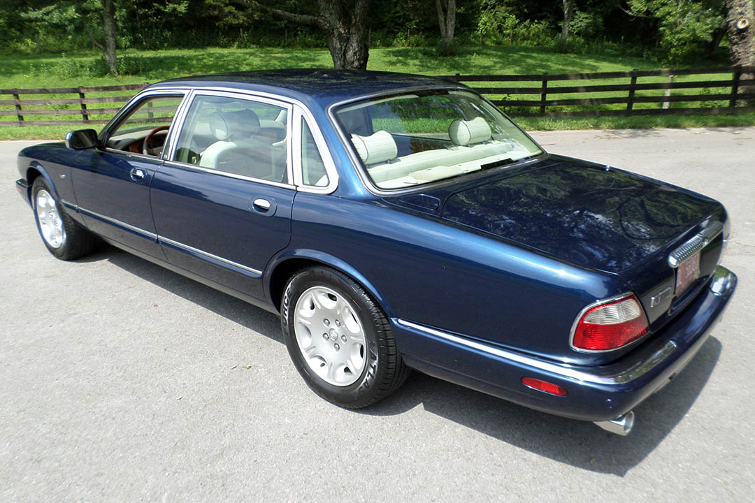 6th Image of a 2002 JAGUAR XJ8 XJ VANDEN PLAS