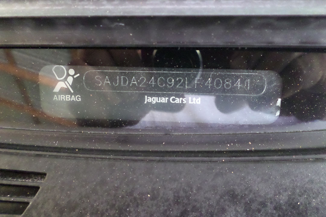 21st Image of a 2002 JAGUAR XJ8 XJ VANDEN PLAS