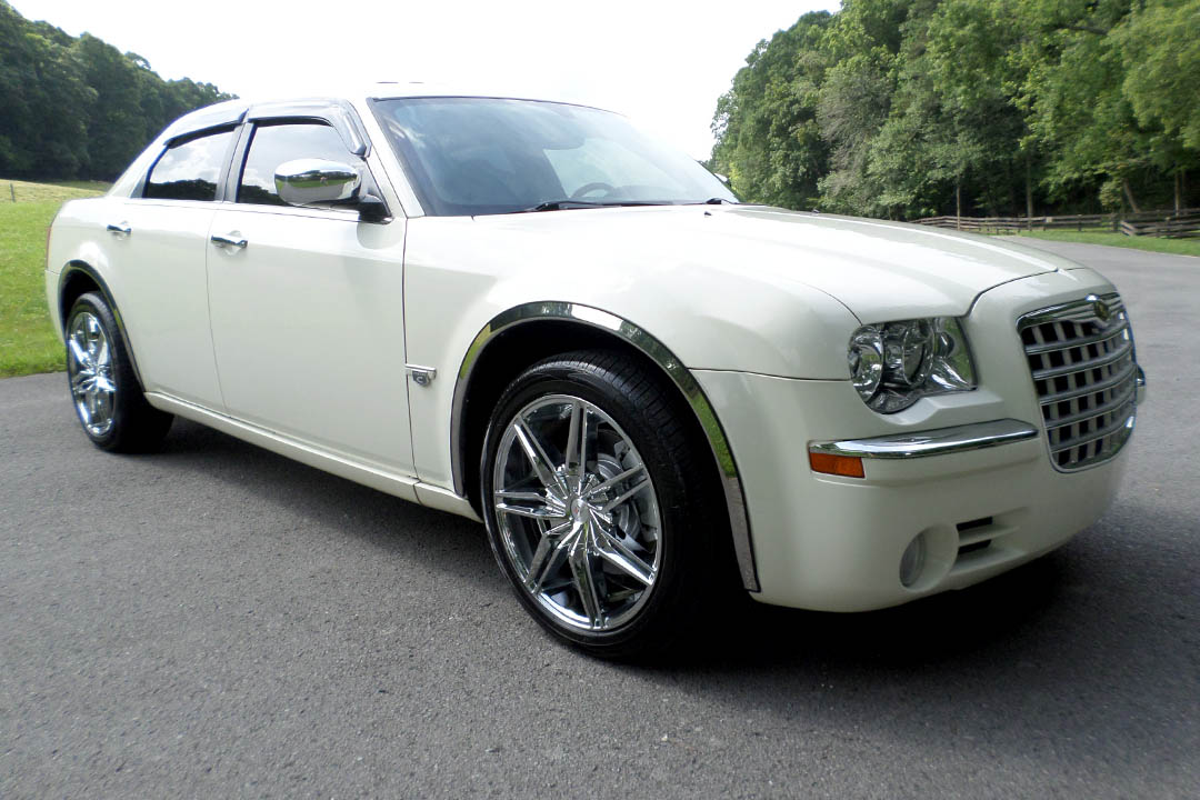 2nd Image of a 2006 CHRYSLER 300C