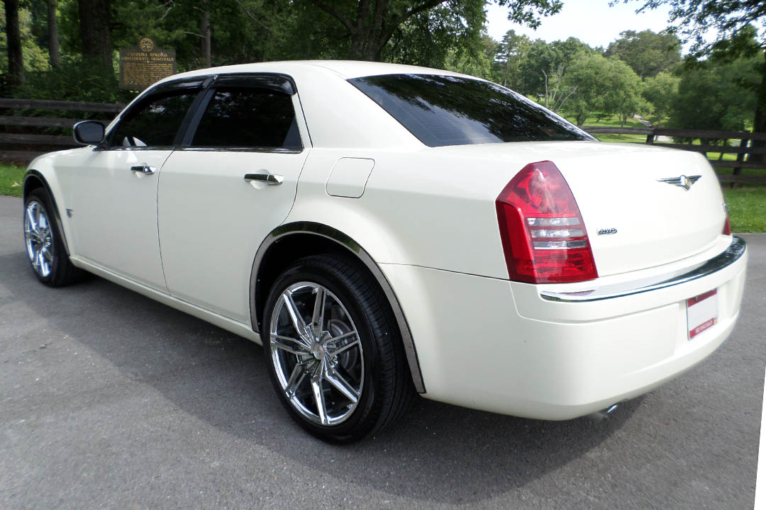 3rd Image of a 2006 CHRYSLER 300C
