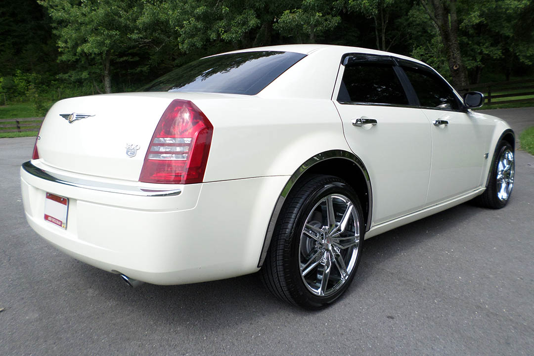 5th Image of a 2006 CHRYSLER 300C