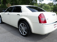 Image 4 of 19 of a 2006 CHRYSLER 300C