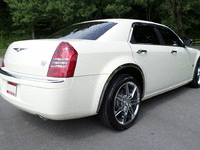 Image 6 of 19 of a 2006 CHRYSLER 300C