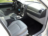 Image 11 of 19 of a 2006 CHRYSLER 300C