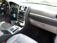Image 13 of 19 of a 2006 CHRYSLER 300C
