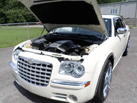 Image 17 of 19 of a 2006 CHRYSLER 300C