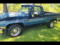 Image 2 of 18 of a 1987 CHEVROLET C10
