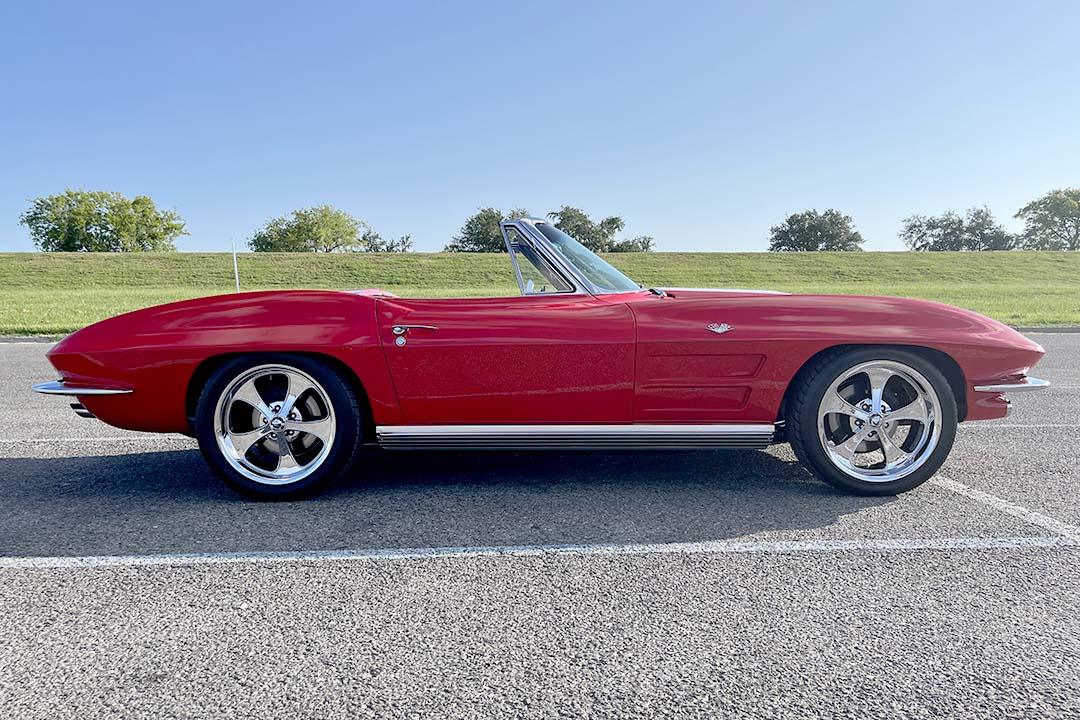 2nd Image of a 1964 CHEVROLET CORVETTE