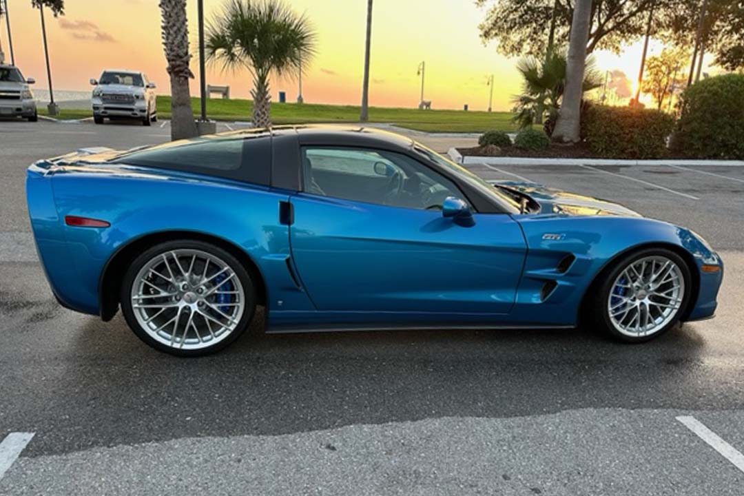 5th Image of a 2009 CHEVROLET CORVETTE ZR1