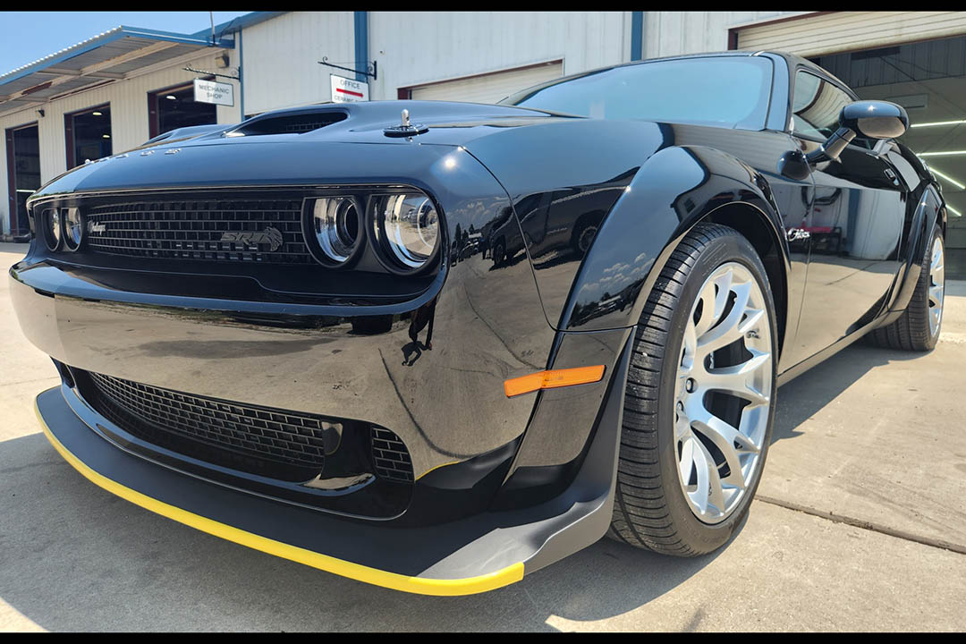 4th Image of a 2023 DODGE CHALLENGER SRT HELLCAT REDEYE BLACK GFHOST